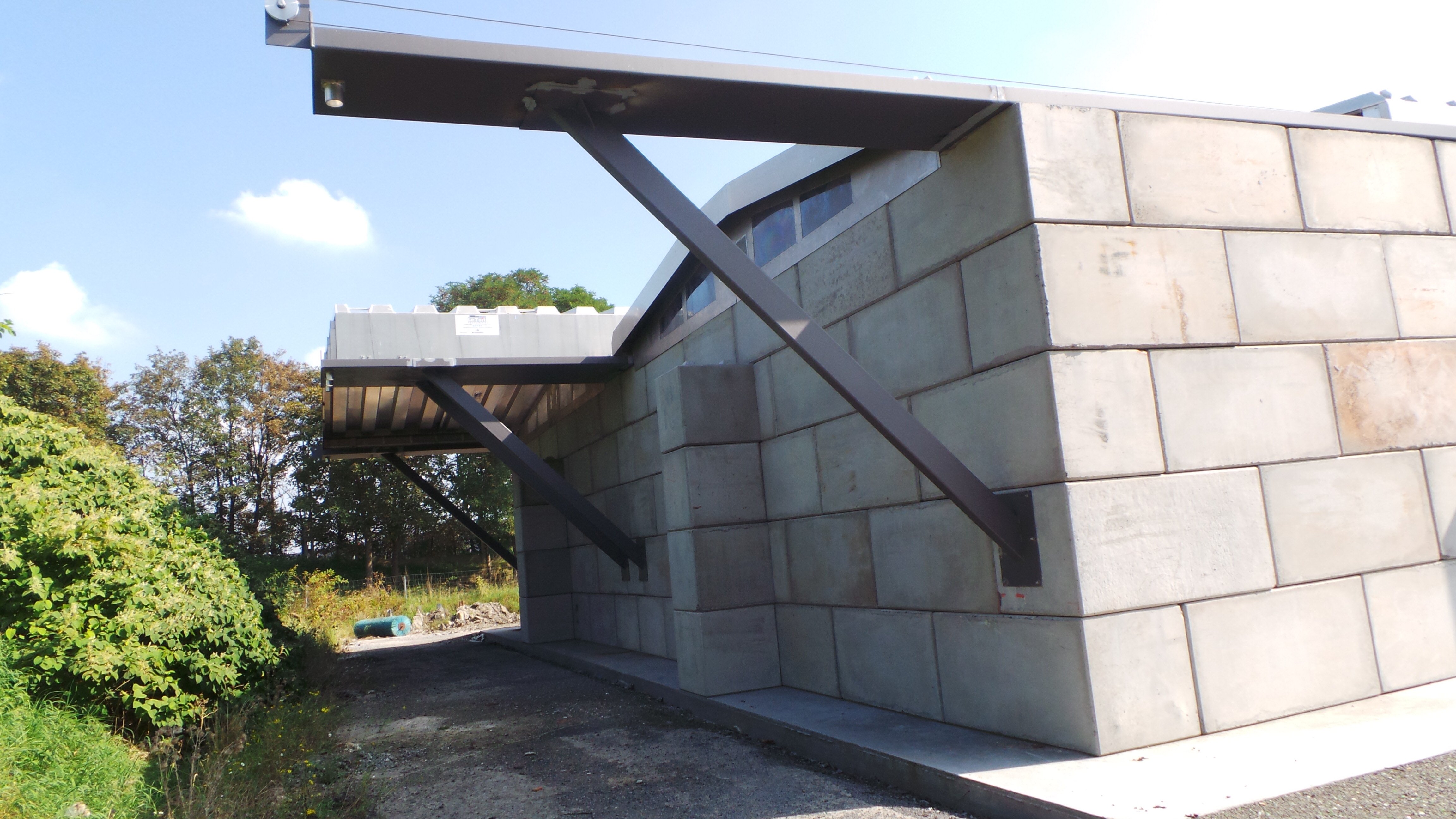 Bâtiment sel toit rétractable découvrable stockage massif accès total collectivités DDE / DIR&nbsp; stockage sel déneigement fondant routier