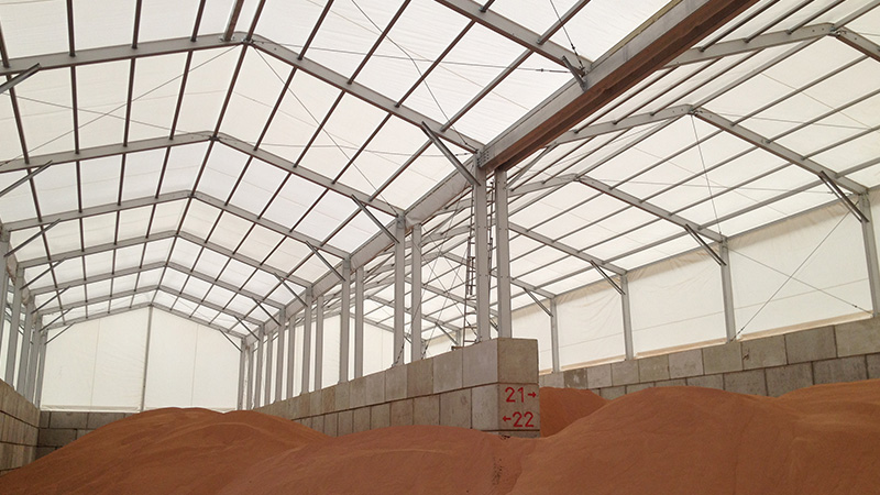 Bâtiment stockage granulats et minerais  avec structure modulaire sur blocs béton empilables type LEGO